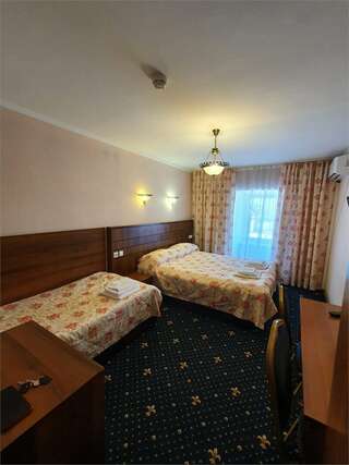 Гостиница Домик у причала Ломоносов Стандартный трехместный номер-3